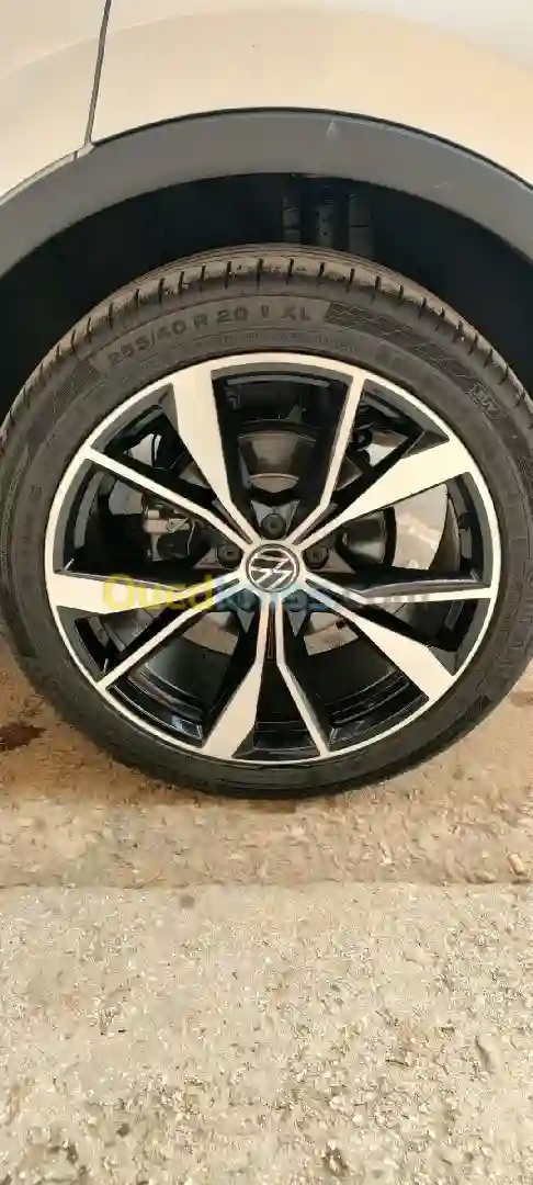 Volkswagen Tiguan 2023 R Line0