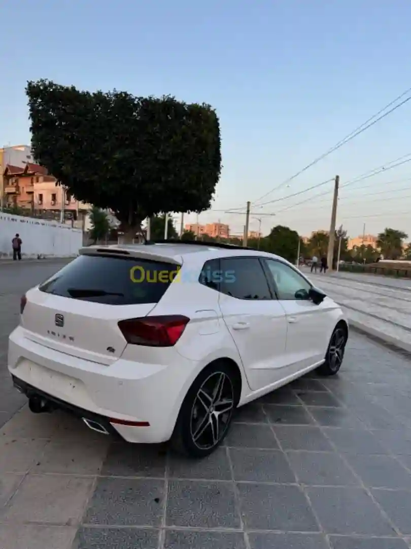 Seat Ibiza 2019 FR Plus + - Vue 3