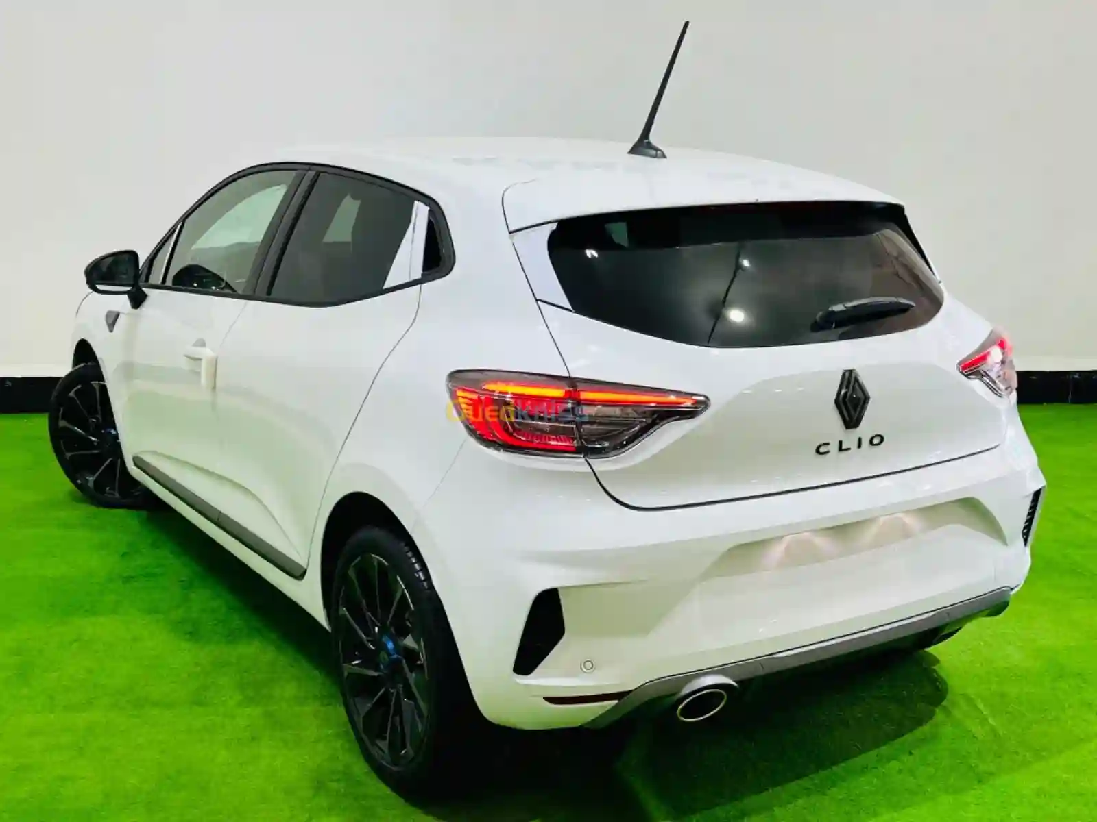 Renault Clio 2024 Alpine Esprit - Vue 1