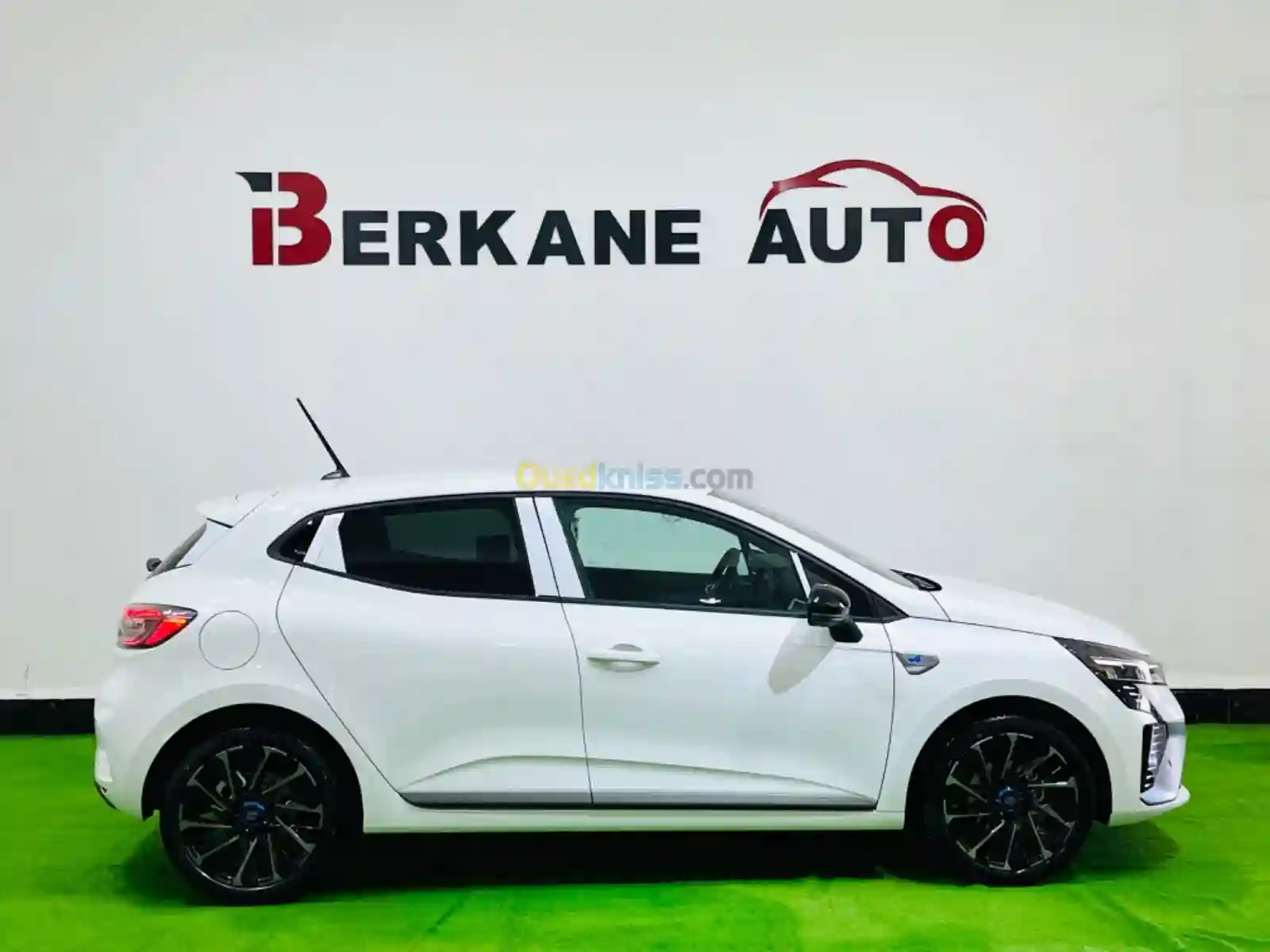 Renault Clio 2024 Alpine Esprit - Vue 2