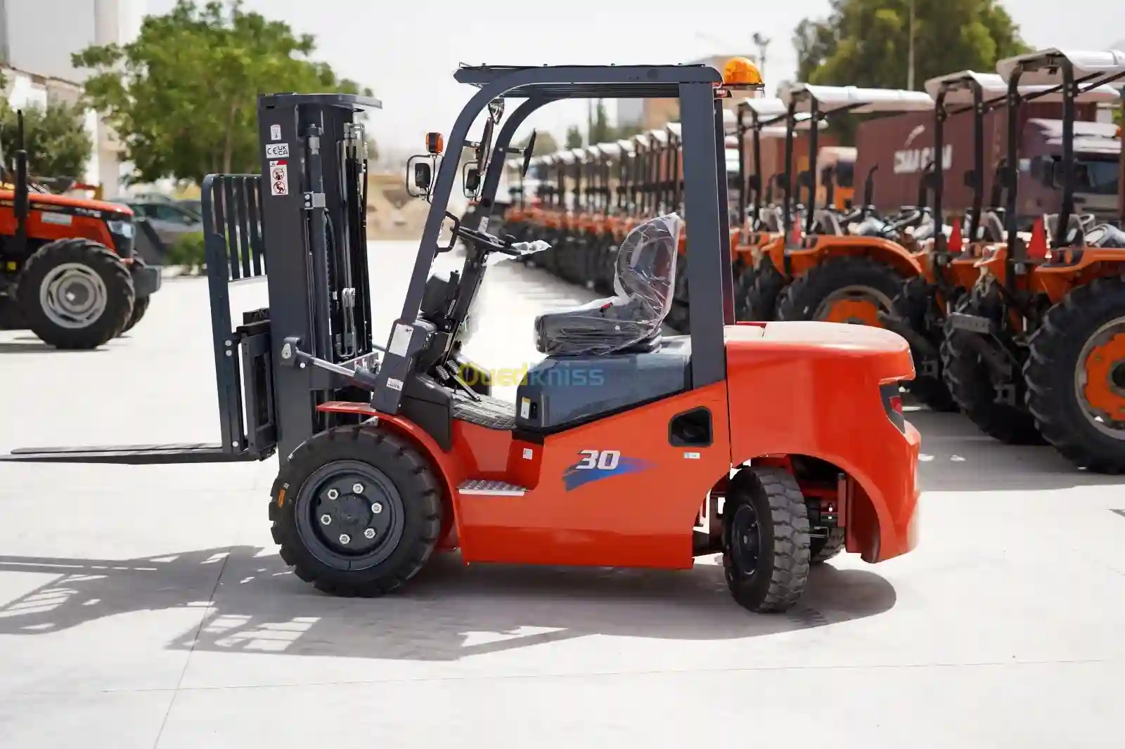 Tirsam Chariot Élévateur 3T -الرافعة الشوكية تيرصام 3 طن - Vue 2