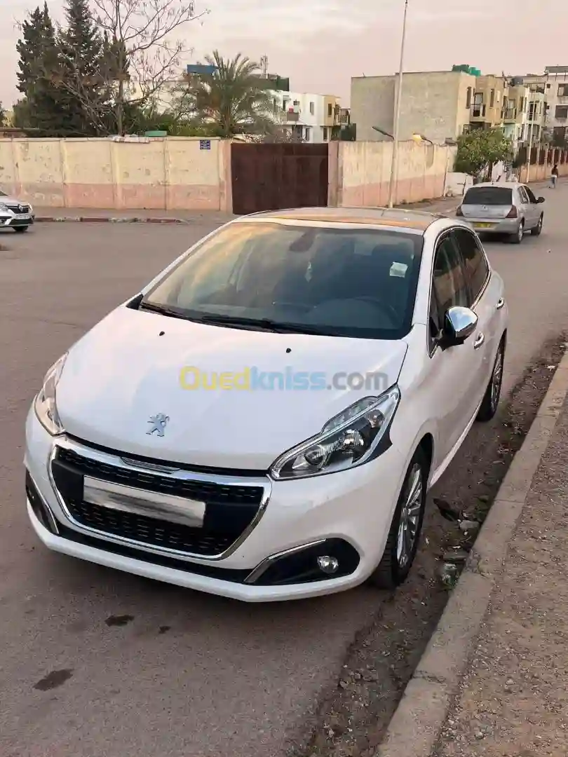 Peugeot 208 2020 Allure Facelift - Vue 5