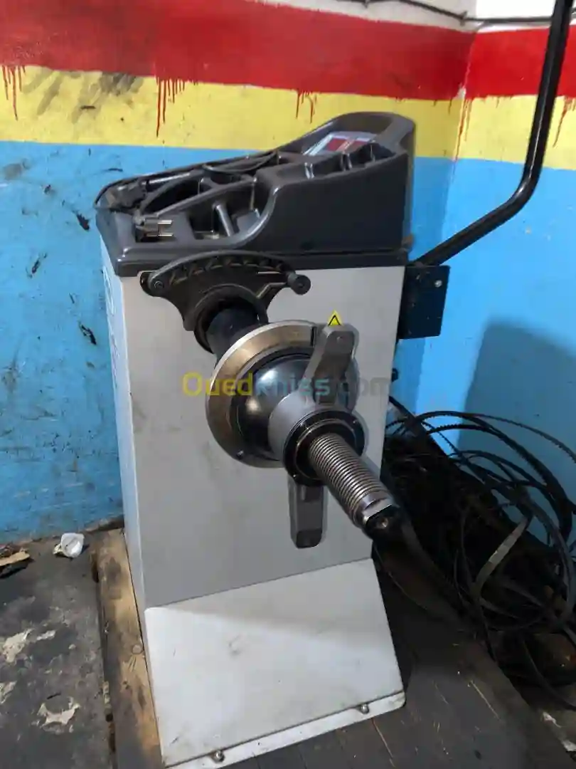 Machine Equilibrage Pneu Butler Librak 230 - Vue 2