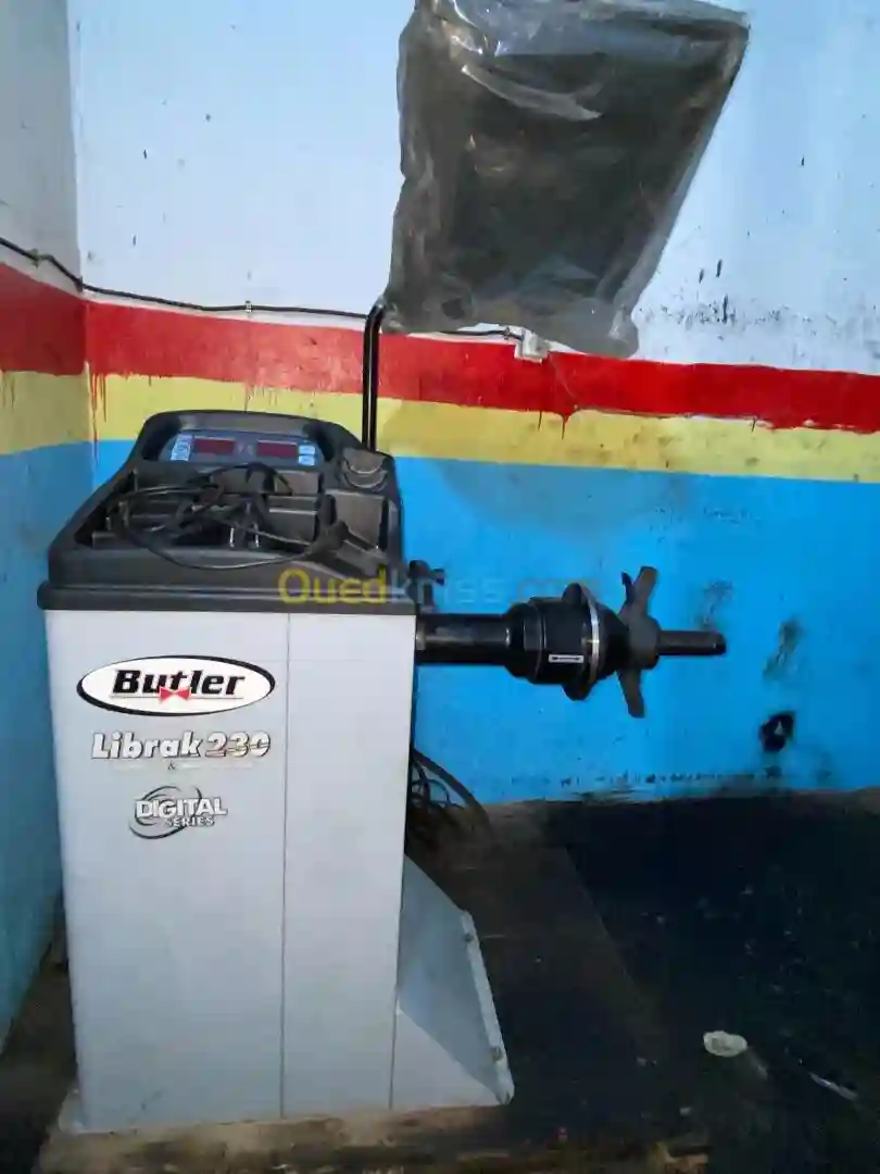 Machine Equilibrage Pneu Butler Librak 230 - Vue 3