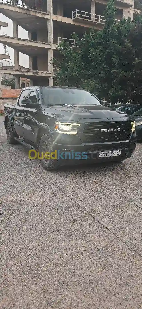 Dodge RAM 1500 Laramie 2023 GT Hybrid - Vue 4