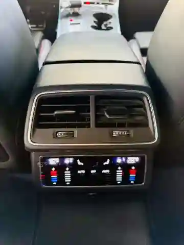 Audi A6 2023 S Line - Vue 17