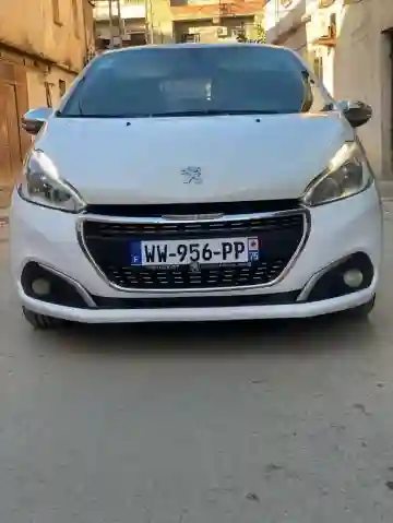 Peugeot 208 2018 Allure Facelift - Vue 11