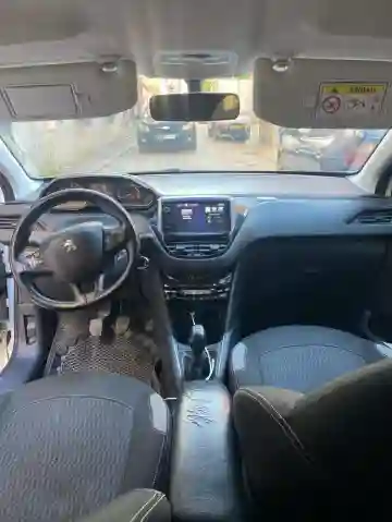Peugeot 208 2018 Allure Facelift - Vue 12