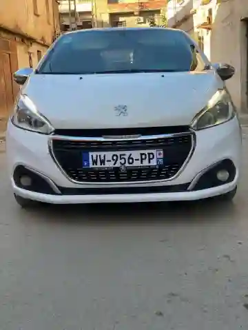 Peugeot 208 2018 Allure Facelift - Vue 13