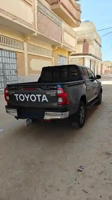 Toyota هليكس 2023 4x4 - Vue 3