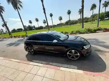 Audi A3 2019 S Line - Vue 2