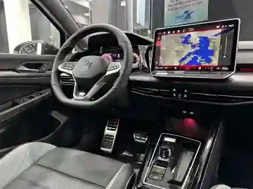 Volkswagen Golf 8 Facelift 2025 Rline - Vue 10