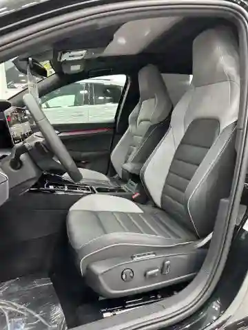 Volkswagen Golf 8 Facelift 2025 Rline - Vue 11
