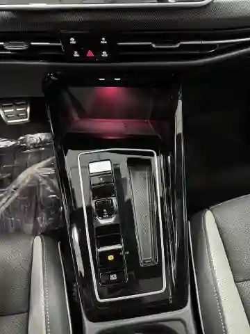 Volkswagen Golf 8 Facelift 2025 Rline - Vue 2