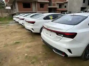 Kia K3 2025 Confort - Vue 10