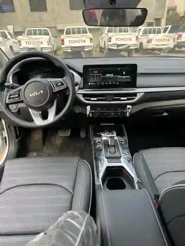 Kia K3 2025 Confort - Vue 8