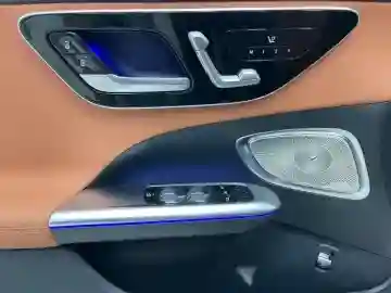 Mercedes Class C 2023 AMG 4 Matic - Vue 17