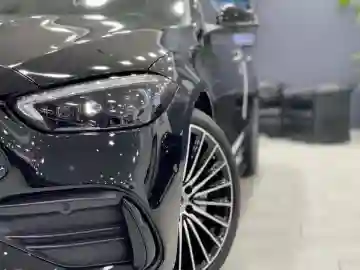 Mercedes Class C 2023 AMG 4 Matic - Vue 4