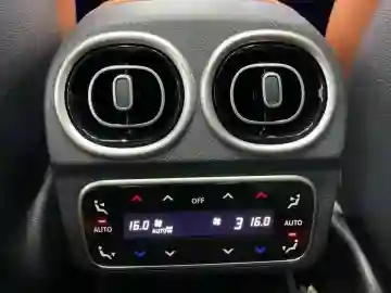 Mercedes Class C 2023 AMG 4 Matic - Vue 9