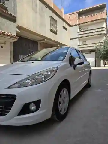 Peugeot 207 2012 207 - Vue 3