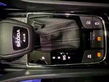 Skoda Kodiaq 2024 Sport Line - Vue 18