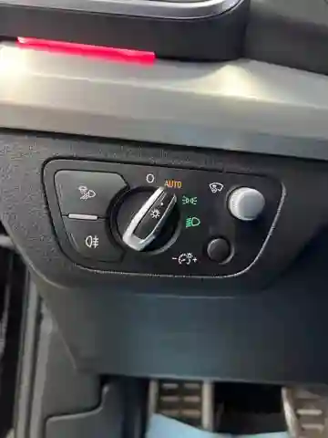Audi Q5 2023 S_ Line - Vue 1