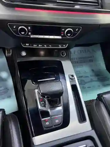 Audi Q5 2023 S_ Line - Vue 6