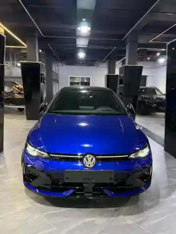 Volkswagen Golf 8 2025 R - Vue 1