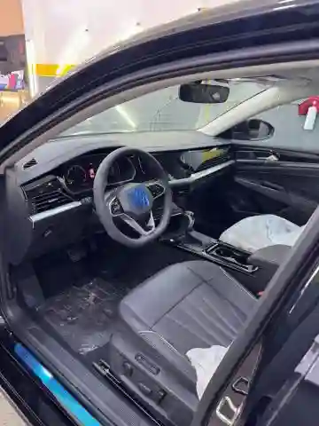 Volkswagen Passat 2025 Passat - Vue 9