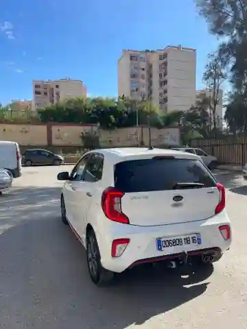 Kia Picanto 2018 Gt-line - Vue 4