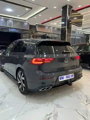 Volkswagen Golf 8 2021 R-line - Vue 8
