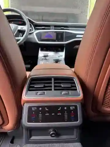 Audi A6 2023 S Line - Vue 13