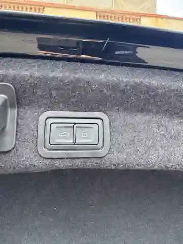 Audi A6 2023 S Line - Vue 5