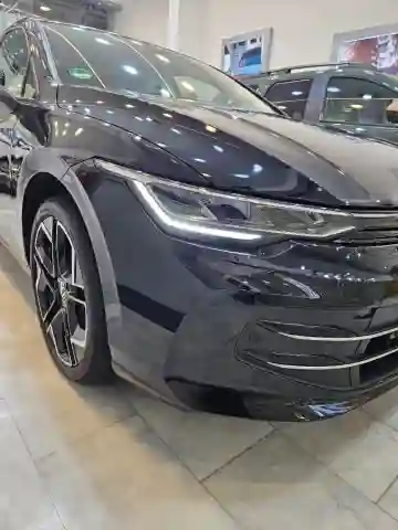 Volkswagen Golf 8 2024 - Vue 10