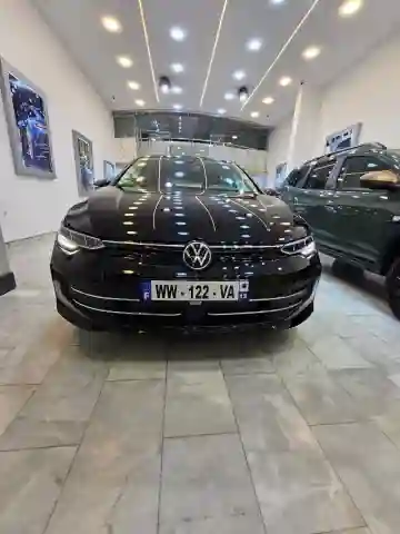 Volkswagen Golf 8 2024 - Vue 12
