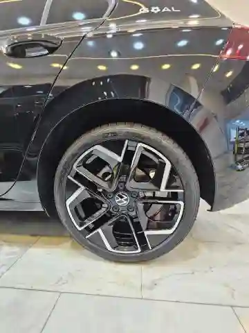Volkswagen Golf 8 2024 - Vue 15