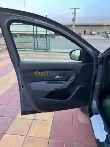Dacia Duster 2025 Gold - Vue 5
