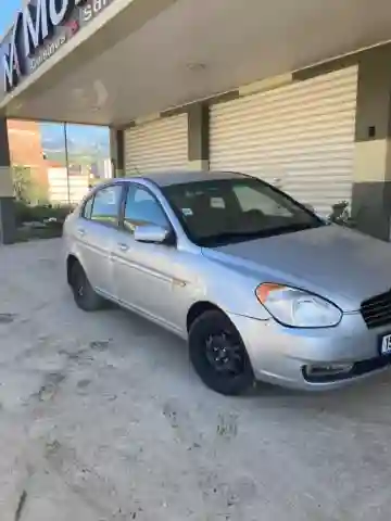 Hyundai Accent RB 5 Portes 2011 Préstige - Vue 4