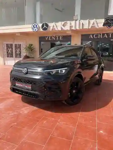 Volkswagen Tiguan 2025 R Line - Vue 3