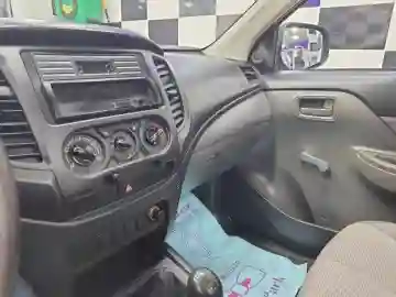 Toyota Hilux 2017 Legend SC 4x2 - Vue 12