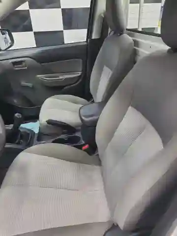 Toyota Hilux 2017 Legend SC 4x2 - Vue 4