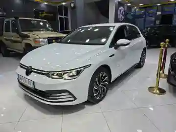 Volkswagen Golf 8 2023 Style - Vue 3