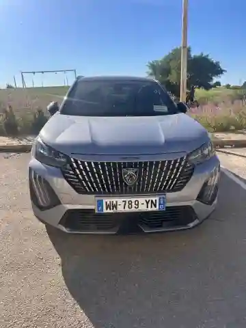 Peugeot 2008 2025 GT - Vue 5