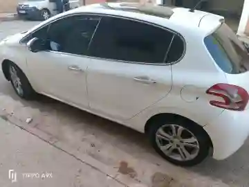 Peugeot 208 2013 Allure - Vue 10