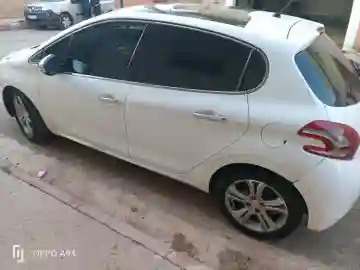 Peugeot 208 2013 Allure - Vue 16