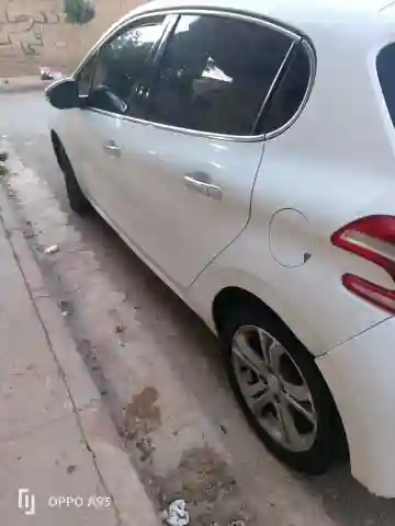 Peugeot 208 2013 Allure - Vue 2