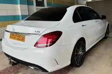 Mercedes Classe C 2015 220 AMG Line - Vue 5