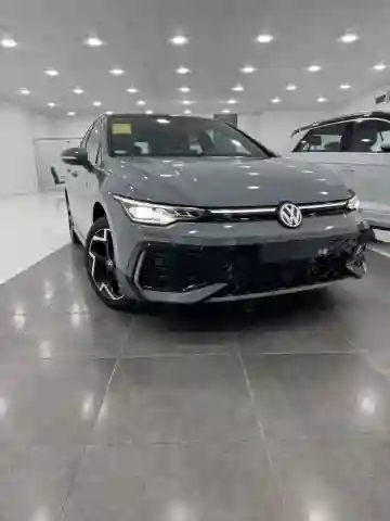 Volkswagen Golf 8 2025 R-line - Vue 6