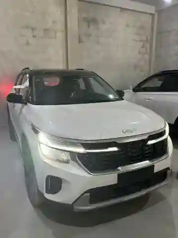 Kia Seltos 2025 Luxury - Vue 12