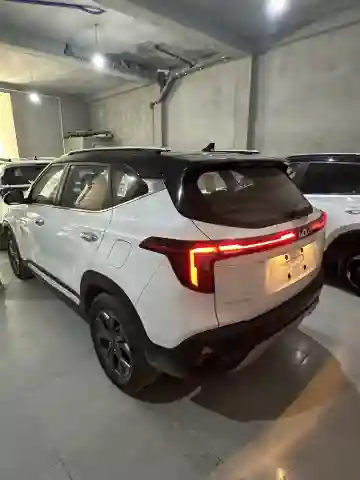 Kia Seltos 2025 Luxury - Vue 18